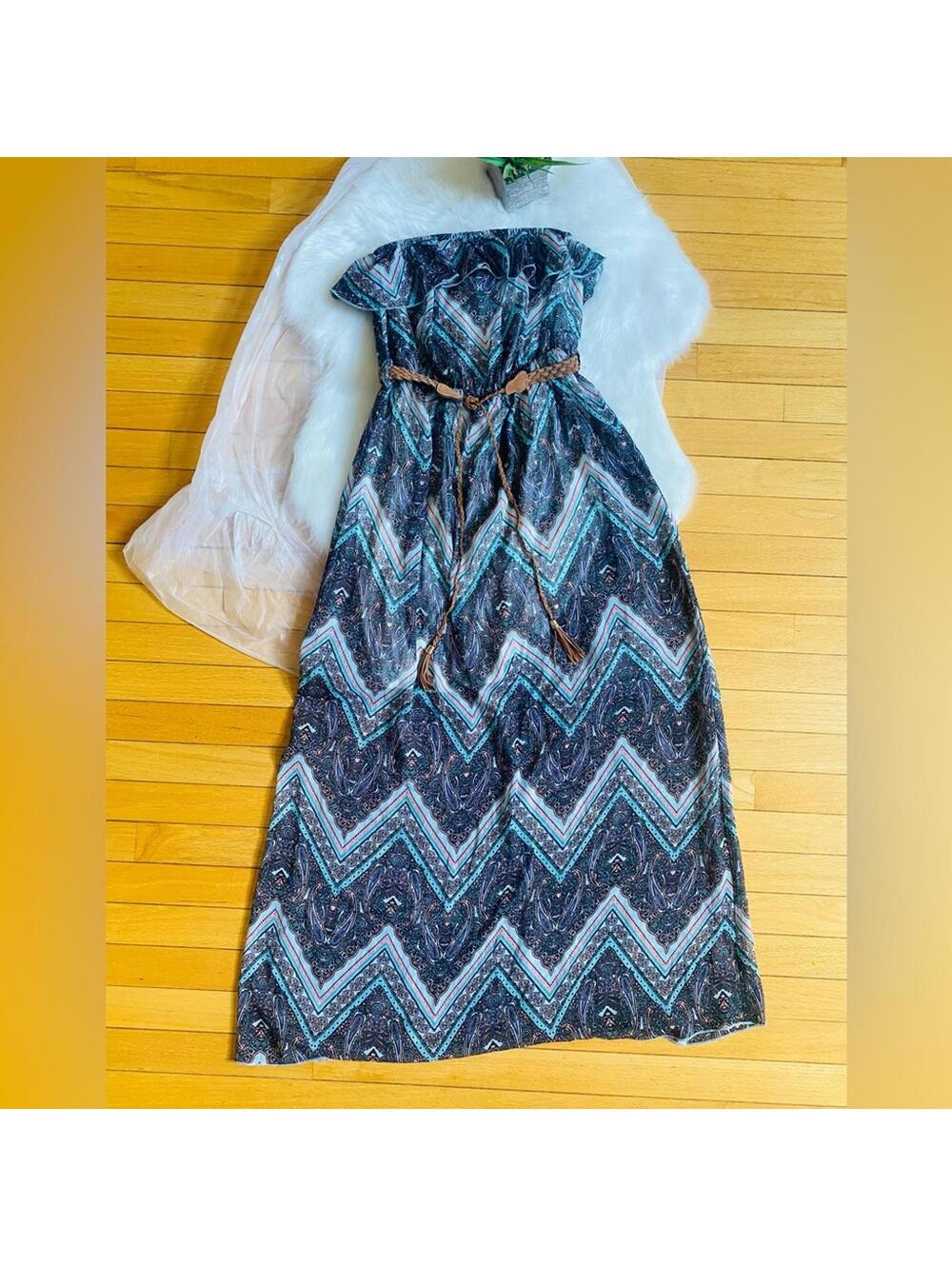 No Boundaries Blue and White Long Sleeve Sundress Medium